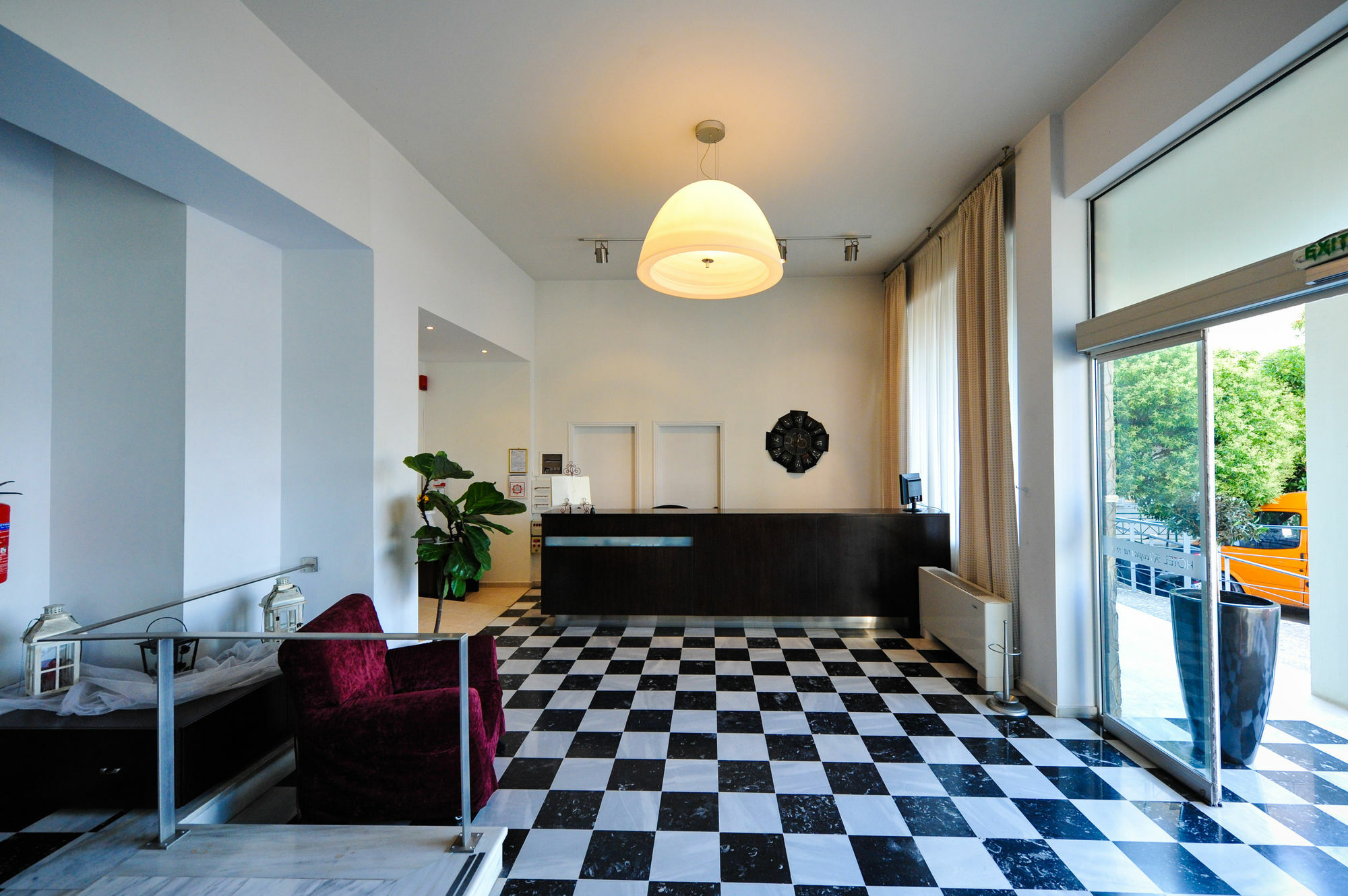 Kleopatra Inn Messíni Buitenkant foto